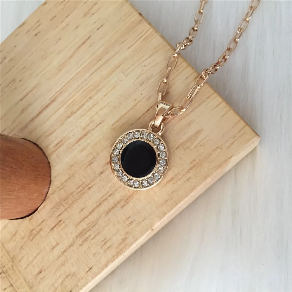 Изящный прозрачный камень вокруг черной эмали круглый диск кулон длинное