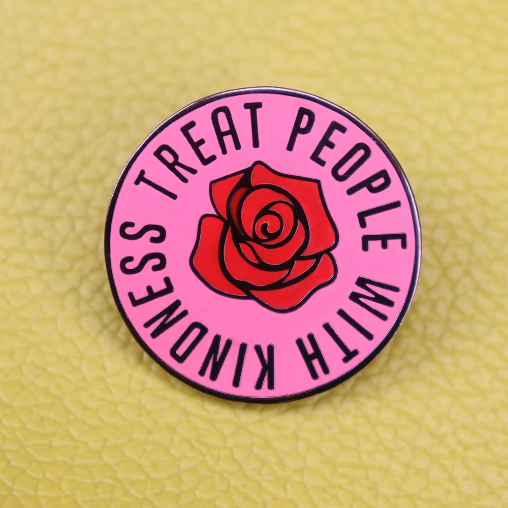 HS TPWK относиться к людям с доброте брелок и Pin комплект музыка Fandom талант арт