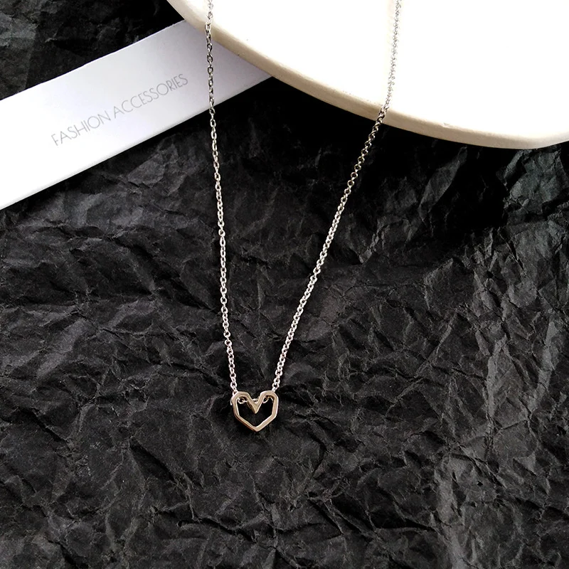 

New Romantic Sweet Metal Heart-shaped Choker Necklaces Women Simplicity Sexy Hollowing Out Jewelry Necklaces Wholesale