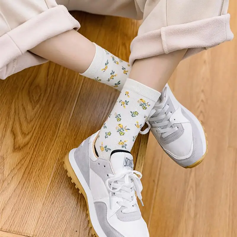 Women Socks 2022 New Fashion Green Floral Long Socks Cotton Korean Style For Women Breathable Casual Trendy Crew Socks Cute Girl