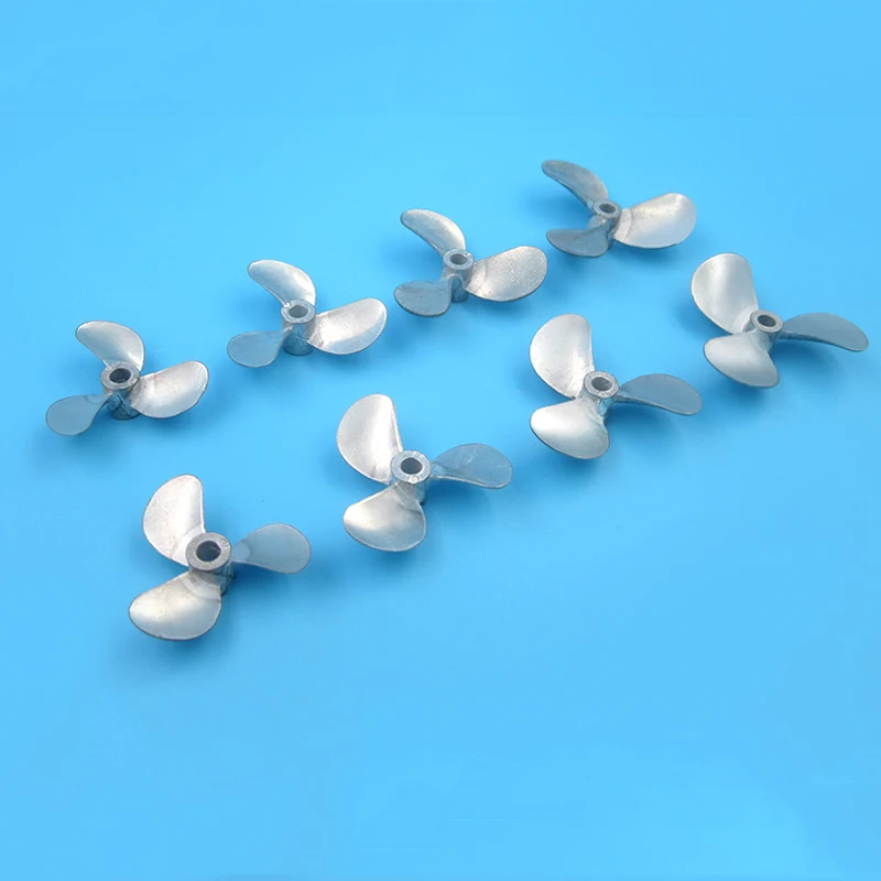 1 пара 3-лопастных пропеллеров из цинкового сплава полностью погруженные в воду