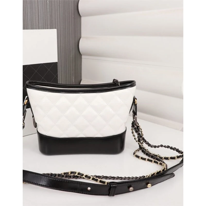 

Ladies' new explosive style leather square exquisite noble shoulder bag simple fashion all-match diagonal bag