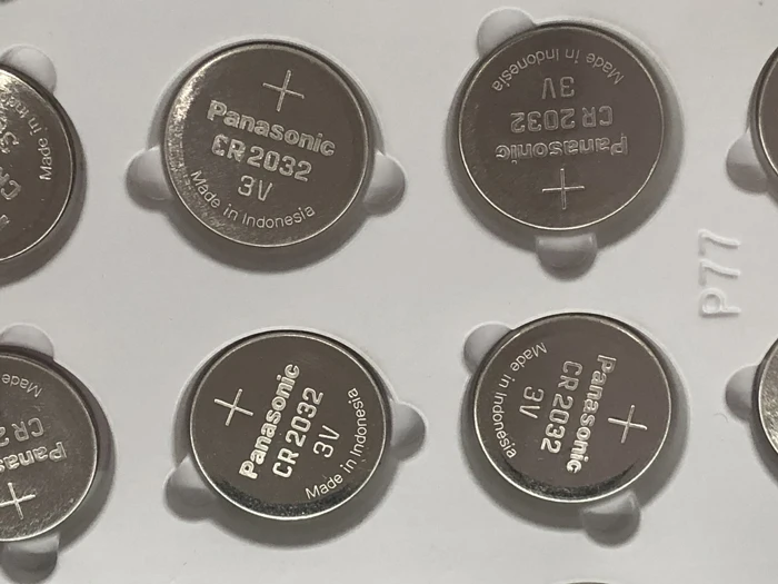100 шт./лот Panasonic CR2032 кнопочные батареи 3 В литиевая батарея для часов автомобильный
