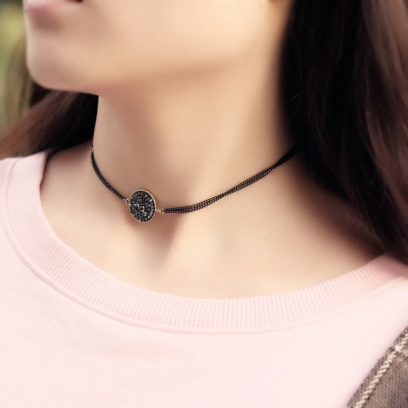 

Kaila sexy stunner necklace women's day Korean temperament black diamond simple short clavicle collar