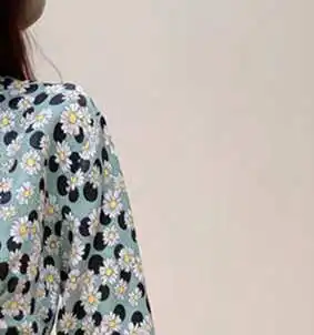 

2021 Spring and Summer New Elegant Pleated V-neck Waist Small Daisy Dress