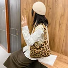 Плюшевая сумка для женщин, трендовая Сумочка на плечо с короткими ручками и животным цветочным узором, мини-клатч для подмышек, уличный дикий клатч, 2021