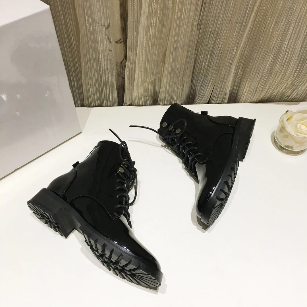 

Женские ботинки на низком каблуке, со шнуровкой и круглым носком