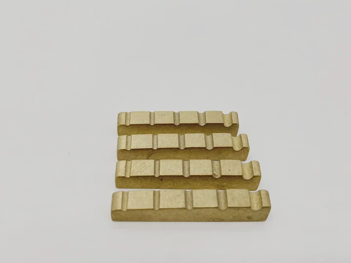 

Латунная гайка для 5-струнной электрической бас-гитары, Производство Корея, высокое качество, цена за одну штуку