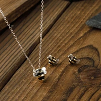 fresh style cute small bee women necklaces insect shape pendant necklace banquet party jewelry