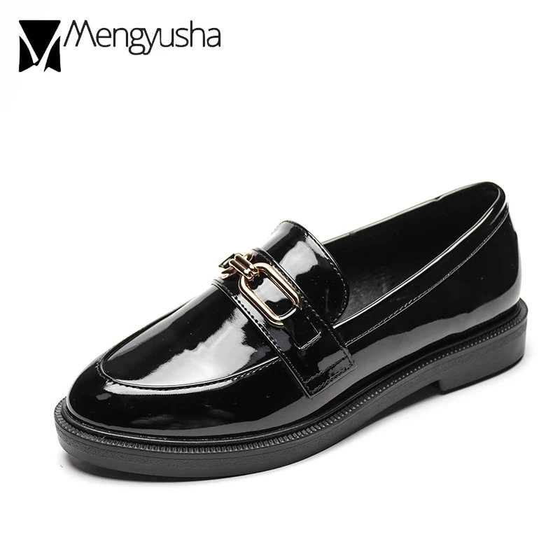 Брендовые туфли-оксфорды с металлической цепочкой женские мокасины блестящие