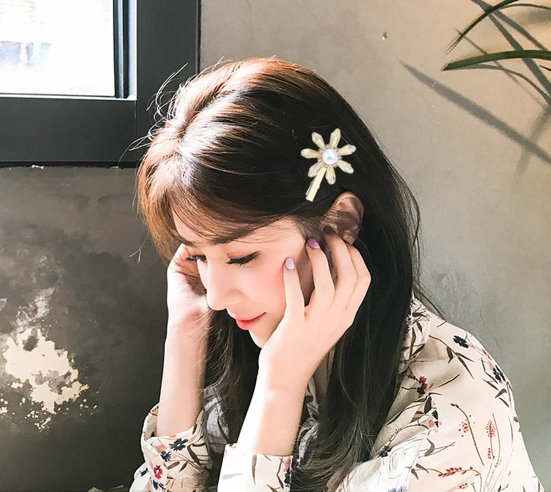 

2019 New Fashion Natural Freshwater Pearl Hair Clip for Woman and Girls Crystal Flower Hair Accessories Hair pin Wholesale Gift