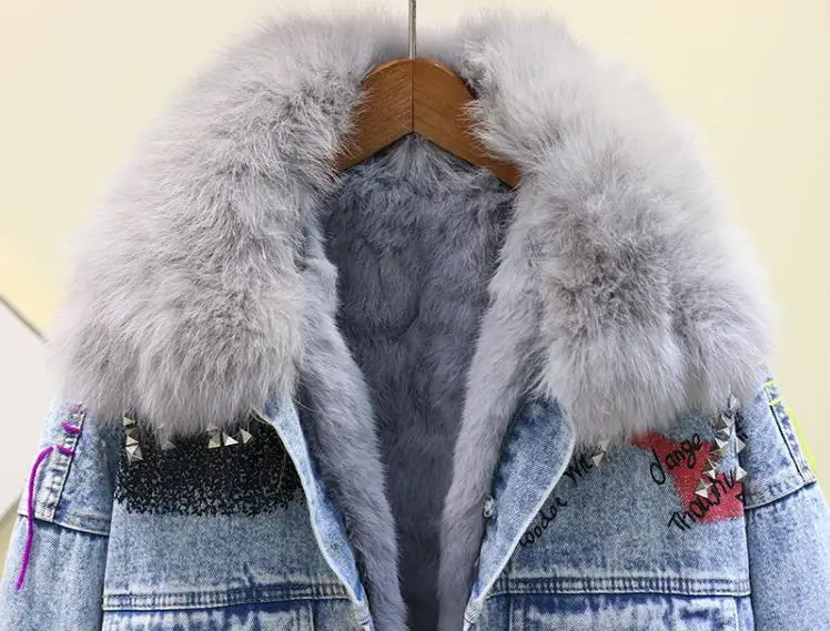 Женская зимняя джинсовая куртка с меховым воротником и подкладкой из