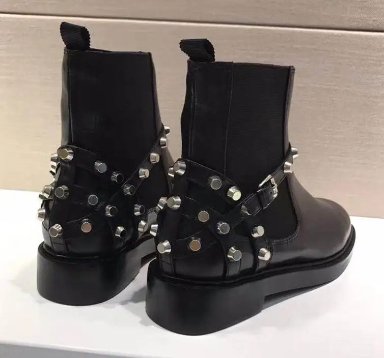Короткие ботинки с заклепками и Ботинки martin из натуральной кожи Женские