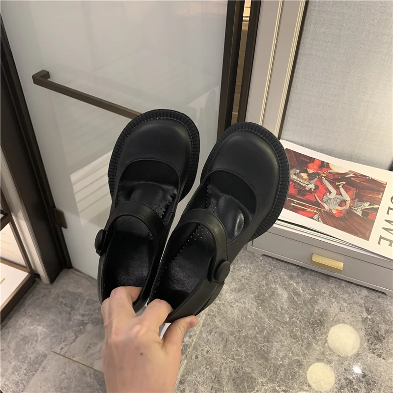 Туфли-оксфорды женские черные на высоком каблуке с перфорацией круглым носком |