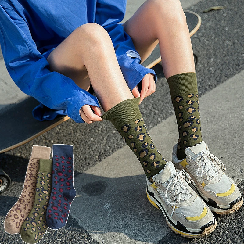 

Новые модные женские длинные носки из хлопка с леопардовым принтом 3 цветов Новинка Зима Осень Весна базовые повседневные женские носки для...