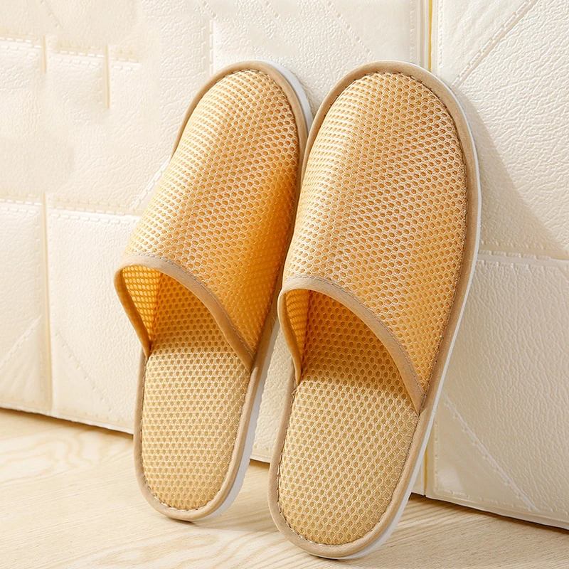 

1 Pair Classic Slippers Home Hotel Disposable Women's Slippers Unisex Indoor Mesh Cloth Slippers Party Sanitary Guest Slippers