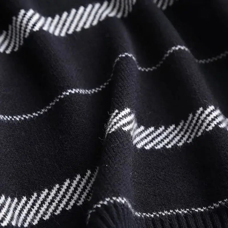 

2020 New Fall Winter Women Knit Striped Sweater Black White Long Sleeves Top Pullover Casual Fashion Warm Women Sweaters