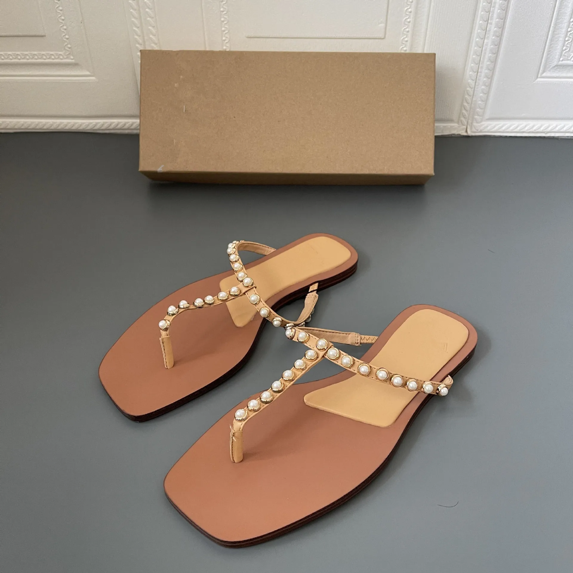 

Шлепанцы женские с жемчугом, сандалии и тапочки на плоской подошве, для отпуска, летний сезон