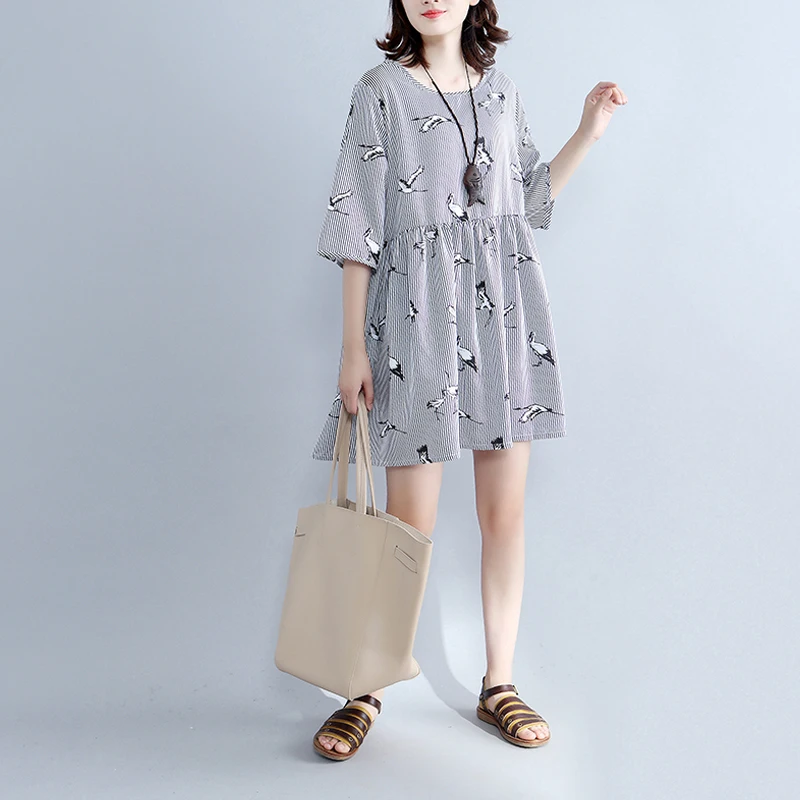 Женское шифоновое платье в полоску свободное летнее с рукавом до локтя и круглым