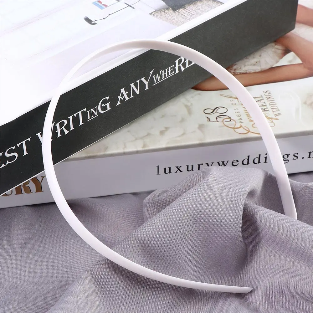 Рисунок 4 - Повязка на голову женская пластиковая