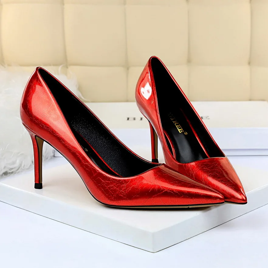 Модные простые туфли на тонком каблуке в европейском и американском стиле