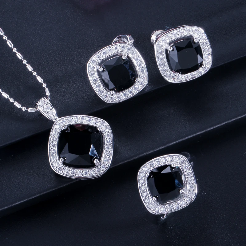 Женский комплект из колье и сережек с квадратным кулоном микро закрепкой