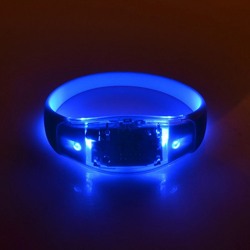 Дешево Светодиодный мигающий браслет со звуком для вечеринки, цветной браслет для ночного клуба, дискотеки, вечеринки, музыки, концерта, бара, 50 шт./...