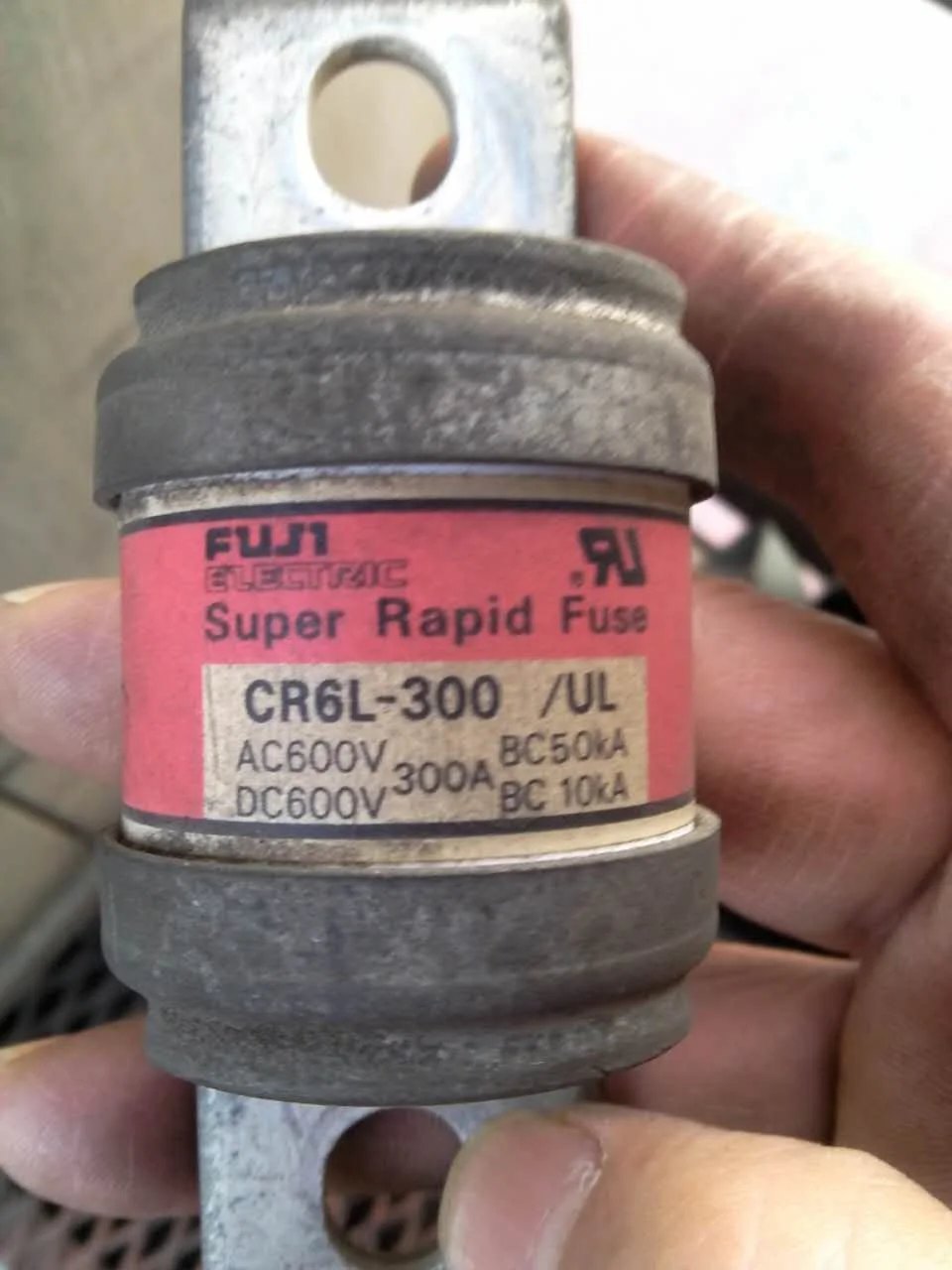 Предохранители: CR6L-250/UL 250A 600V aR/CR6L-200/UL CR6L-300/UL/CR6L-200G/UL CR6L-200S/CR6L-300S/UL 300G/UL CR6L-350 |