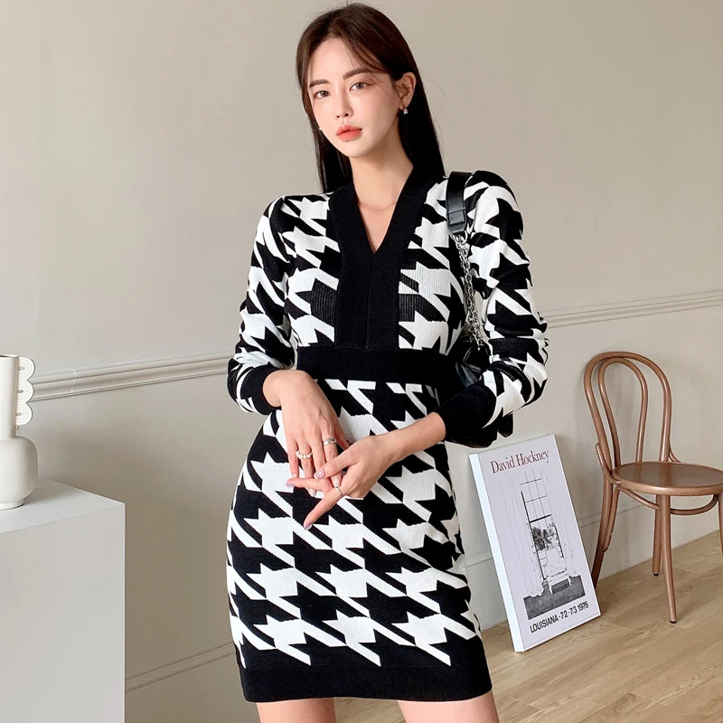 

2021 New Fashion Autumn Women Dress Elegant Vintage Houndstooth V Neck Ladies Runway Jacquard Knitting Dress