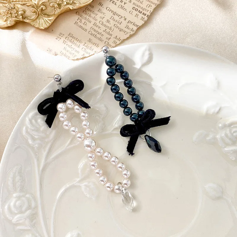 

Black White Pearl Dangle Earrings Vintage Unusual Korean Fashion Bow Sweet Asymmetric Silver Needle Dangle Earring Woman Jewelry