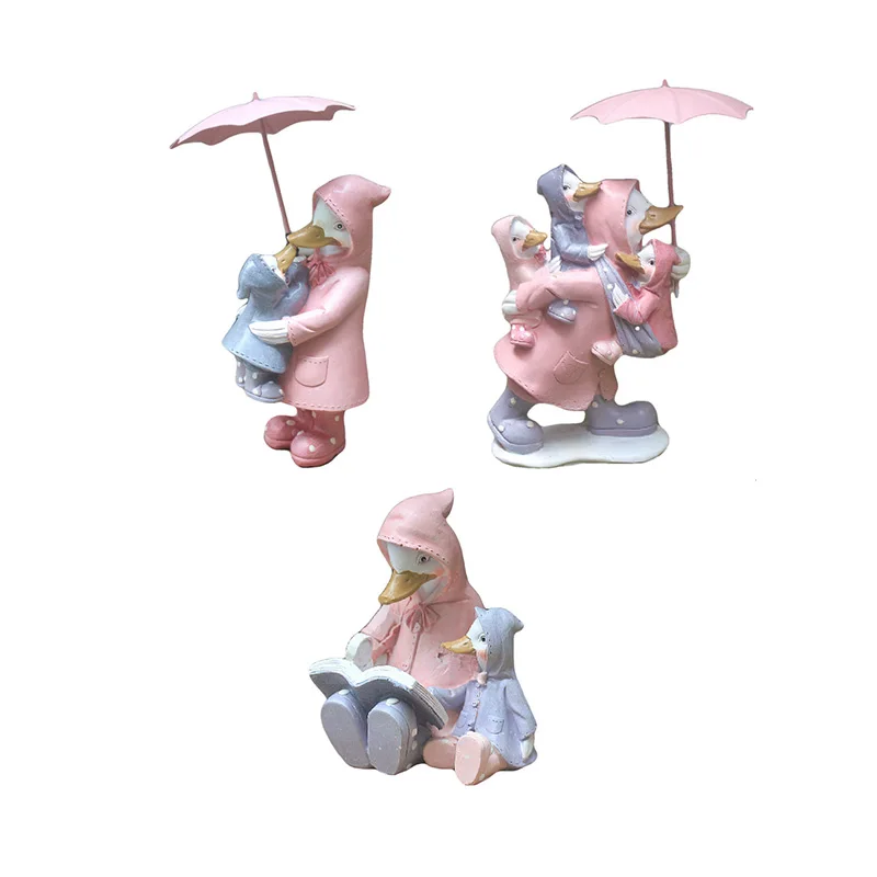 الأم بطة يمشي في المطر مع طفلها المعانقة الأم والابنة القراءة بطة تمثال الراتنج الحيوان النحت حديقة ديكور