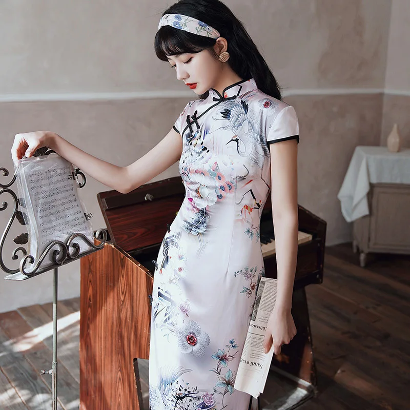 

Women Elegant Mandarin Collar Qipao Satin High Split Short Sleeve Wedding Party Gown Novelty Print Flower Cheongsam Vestidos
