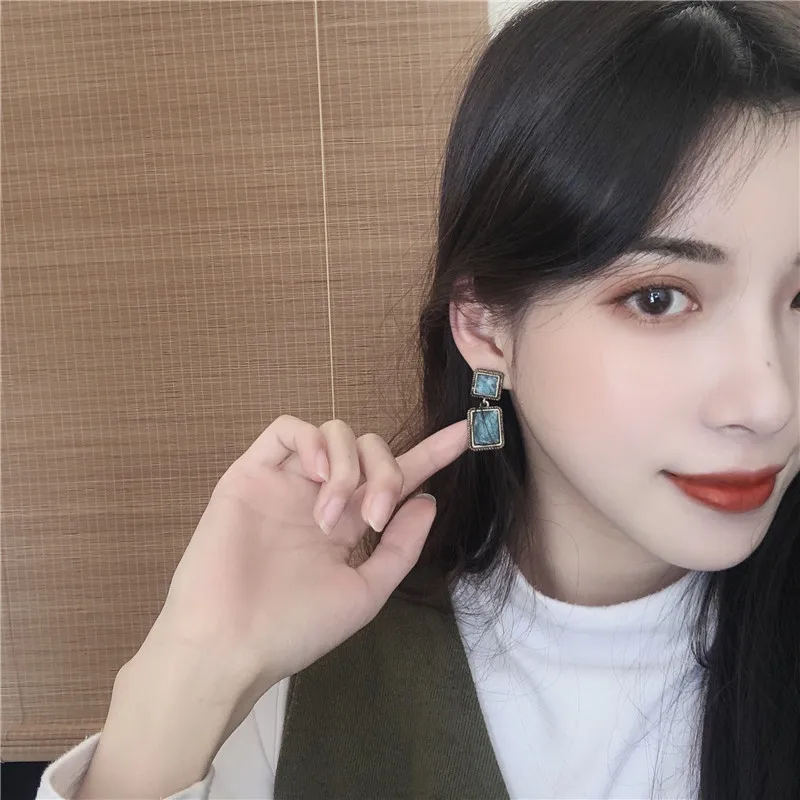 Retro Baroque Moroccan Elegant Square Stone Clip Earrings Korean Temperament Simple Geometric Square Shiny Green Stone Ear Clips images - 6