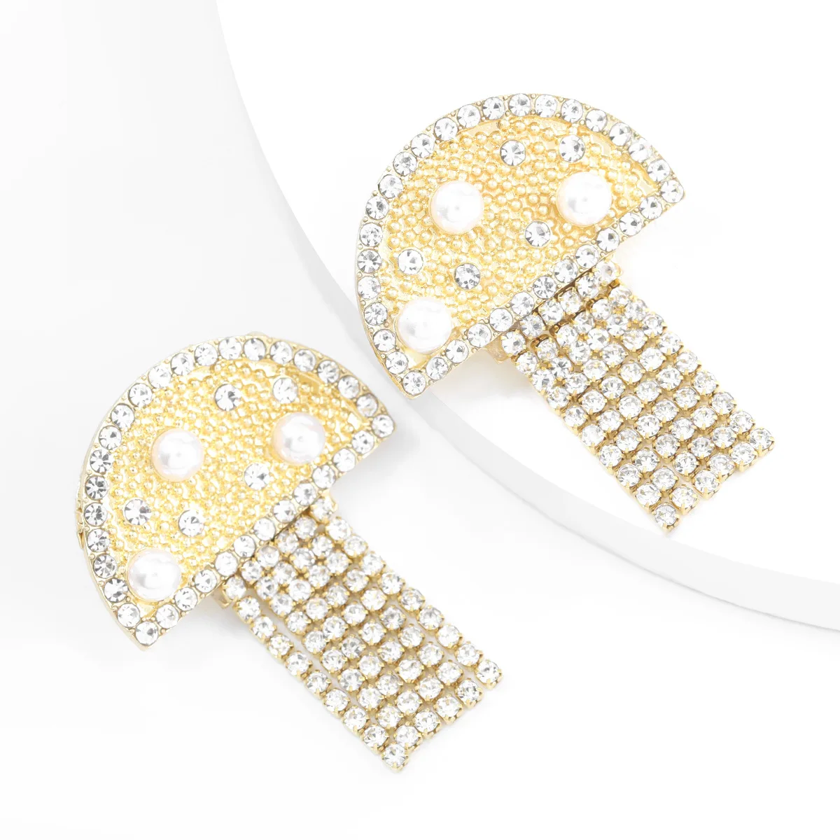 

Creative Personality Metal Rhinestone Pearl Mushroom Tassel Earrings Female Fashion Fashion Party Jewelry Accessories