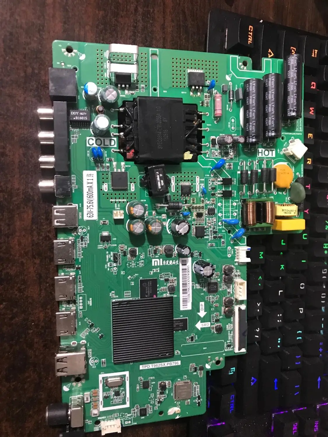 

L43M5-AX motherboard TPD.T962SX.PB796 TPD.T962H8.PB796 screen LVF430D