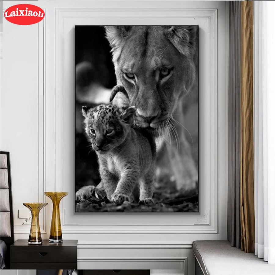 

5D round Diamond Embroidery Black and white animal art, lion Diamond Painting Full Square Mosaic Cross Stitch Handmade Gift