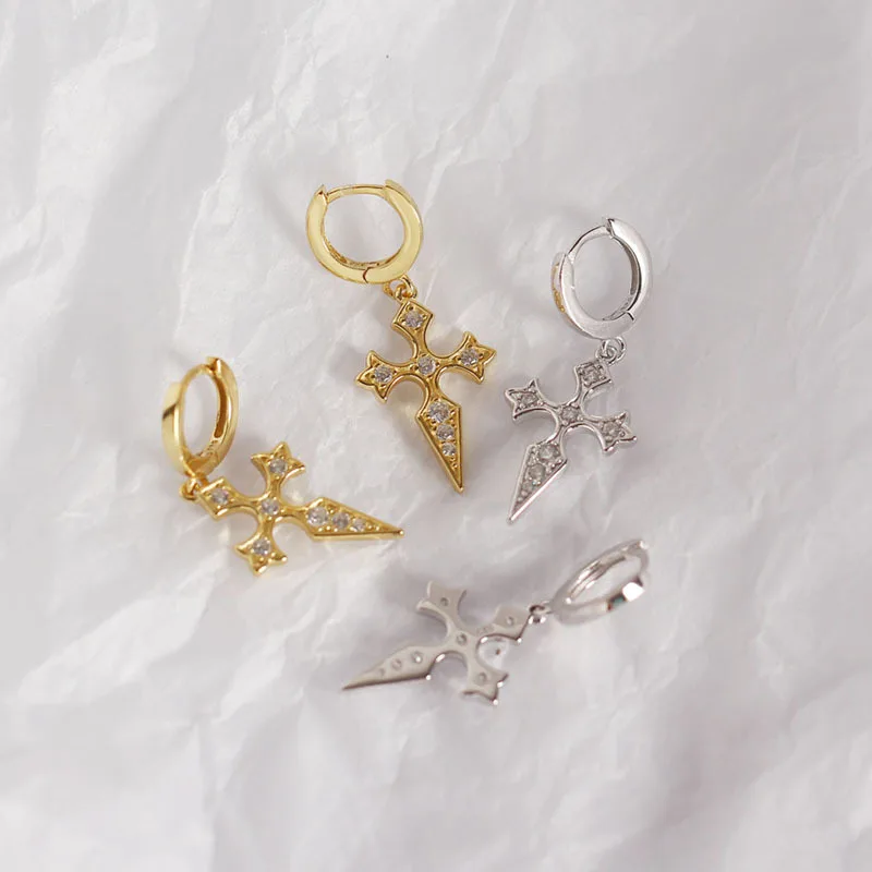 Женские серьги гвоздики из серебра 925 пробы с крестиком паве и кристаллом подарок