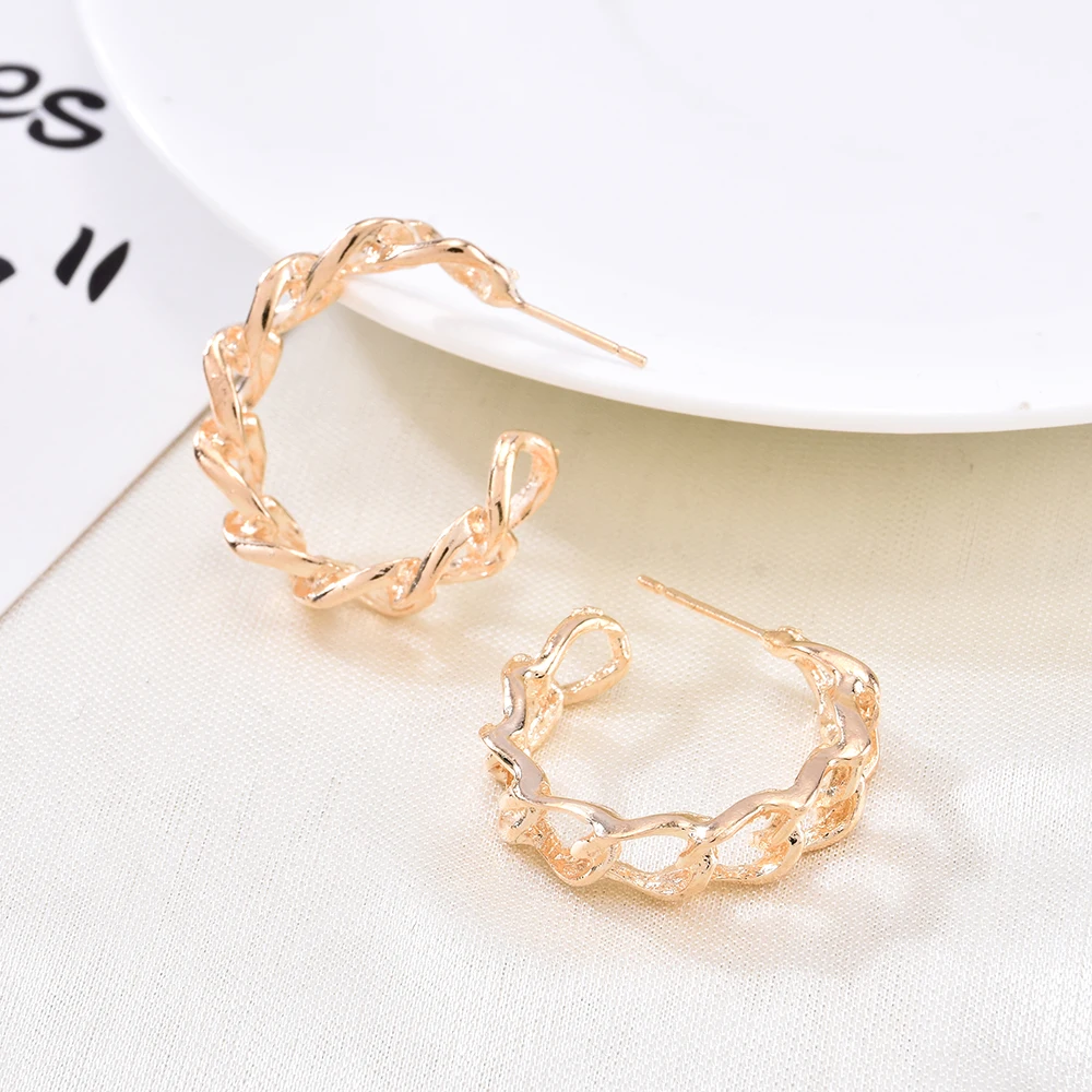 

Новые трендовые Модные металлические полые в форме полукруга, с цепочкой Серьги, Модные металлические серьги-гвоздики, 2021 горячий подарок