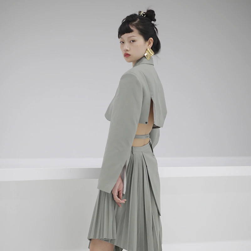 

TWOTWINSTYLE Sexy Asymmetrical Blazer Women Notched Long Sleeve Slim Waistless Short Irregular Tops Female Clothing Fashion Tide