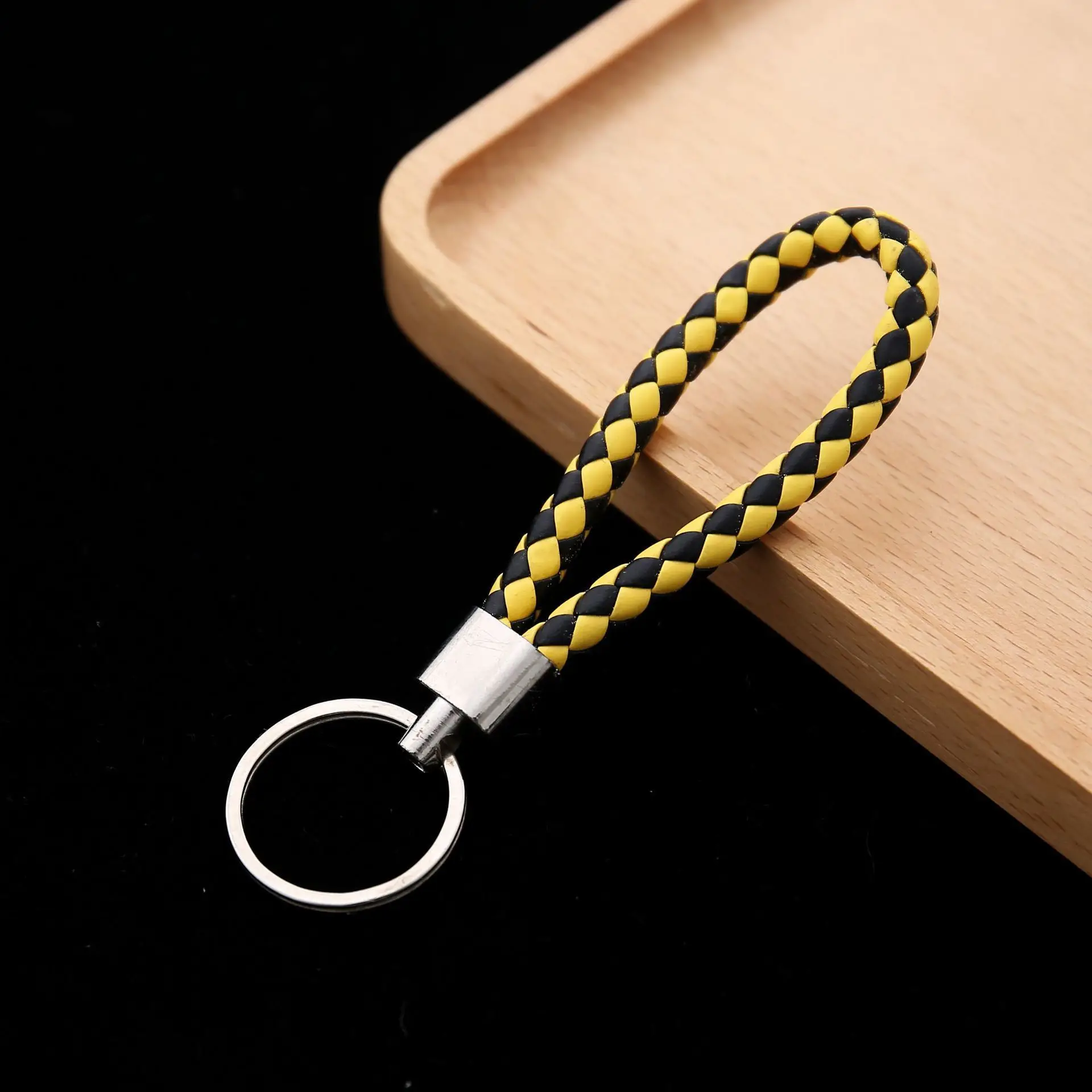 Yellow and Black PADEGAO 50 шт. Веревка Ключ Пряжка Кулон переплетение брелок для ключей в виде троса металлический влюбленный мультфильм часть натуральная кожа Автомобильный Ключ Пряжка PDG140 - Цвет: Yellow and Black