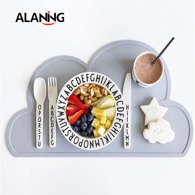 Детская силиконовая салфетка в скандинавском стиле с изображением облаков