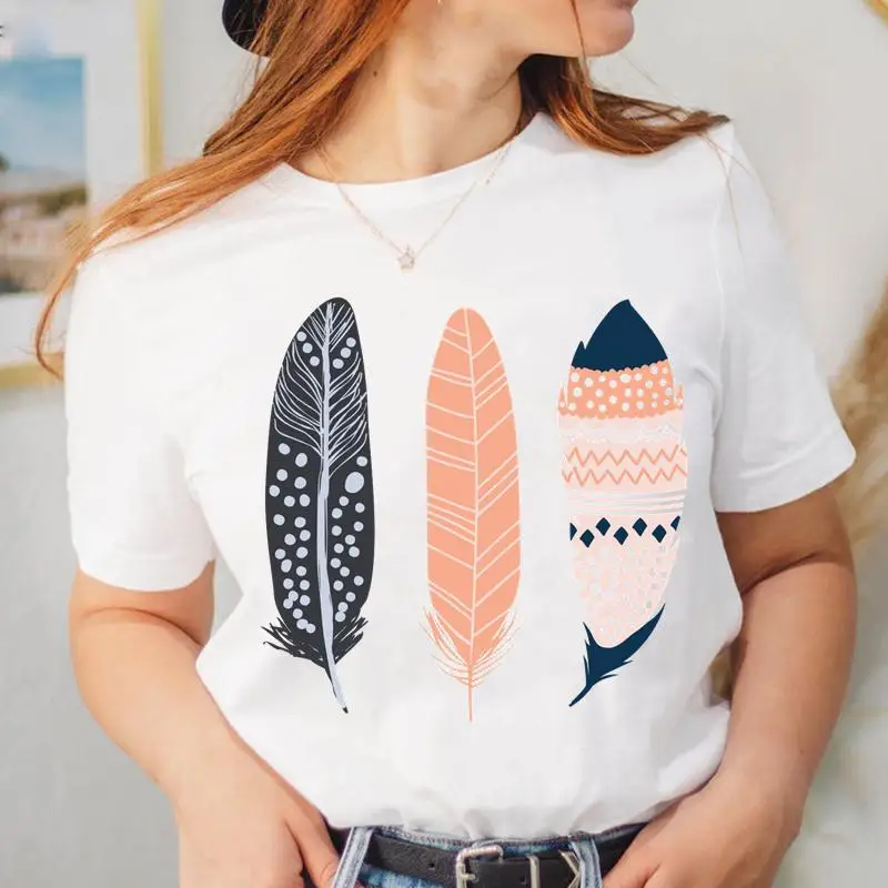 

Новая Милая женская футболка с перьями, модная футболка с коротким рукавом, женский топ с мультяшным принтом, Милая футболка с графическим п...
