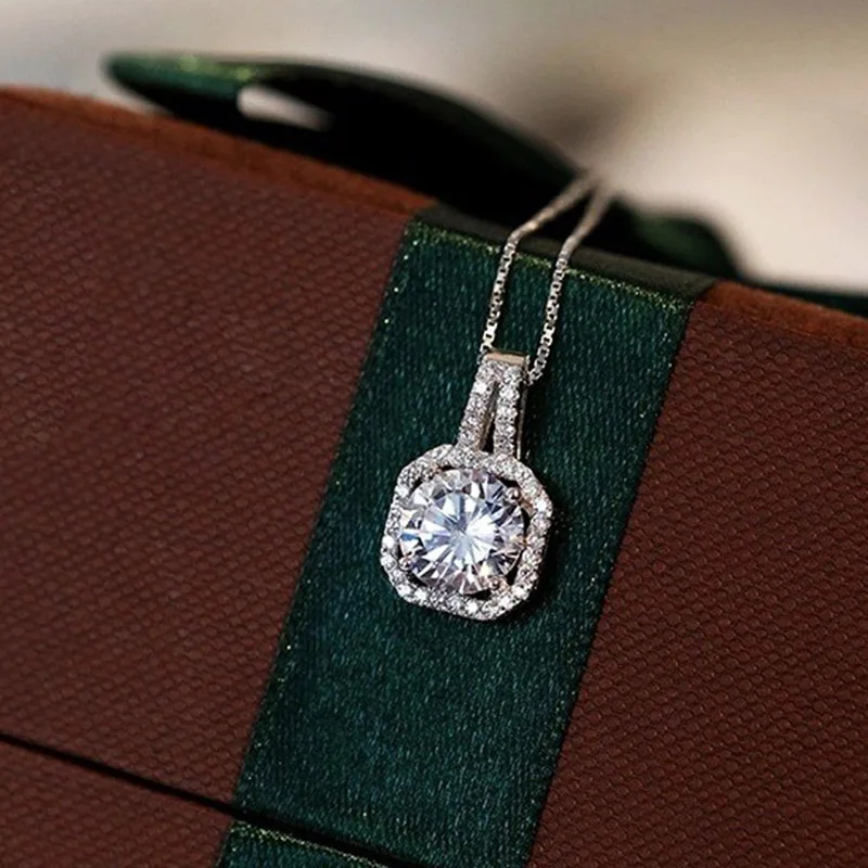 

Women Super shiny square zircon pendant necklace zircon square diamond necklace short clavicle day pendant jewelry