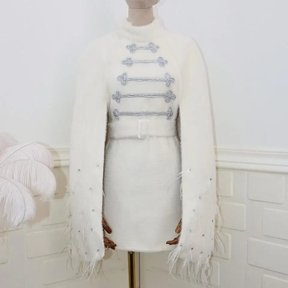 Женское шерстяное пальто с перьями страуса белое воротником-стойкой Осень-зима