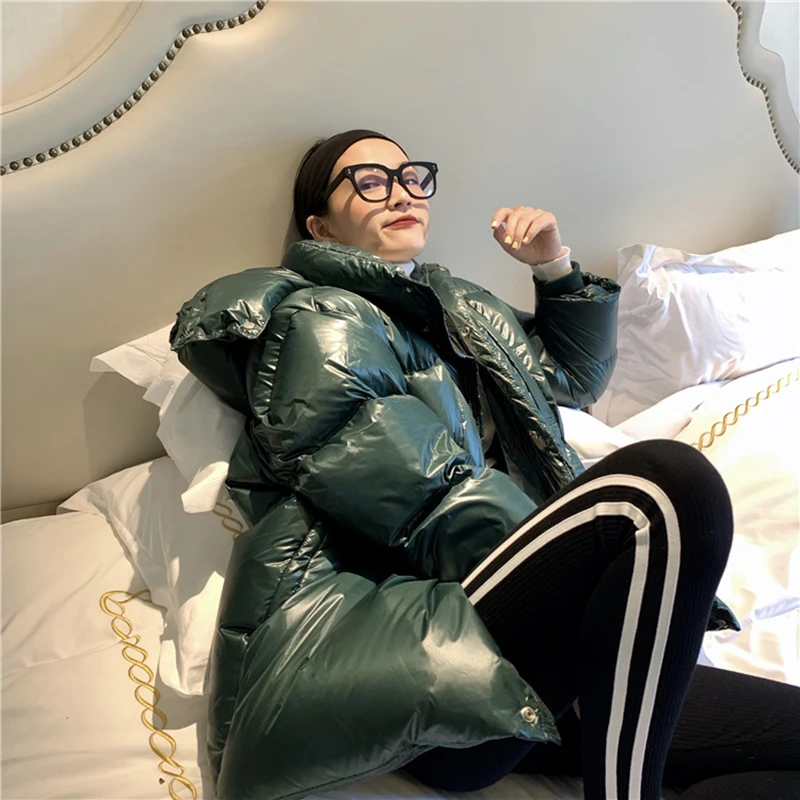 Женский пуховик с воротником-стойкой однотонная черная или белая свободная