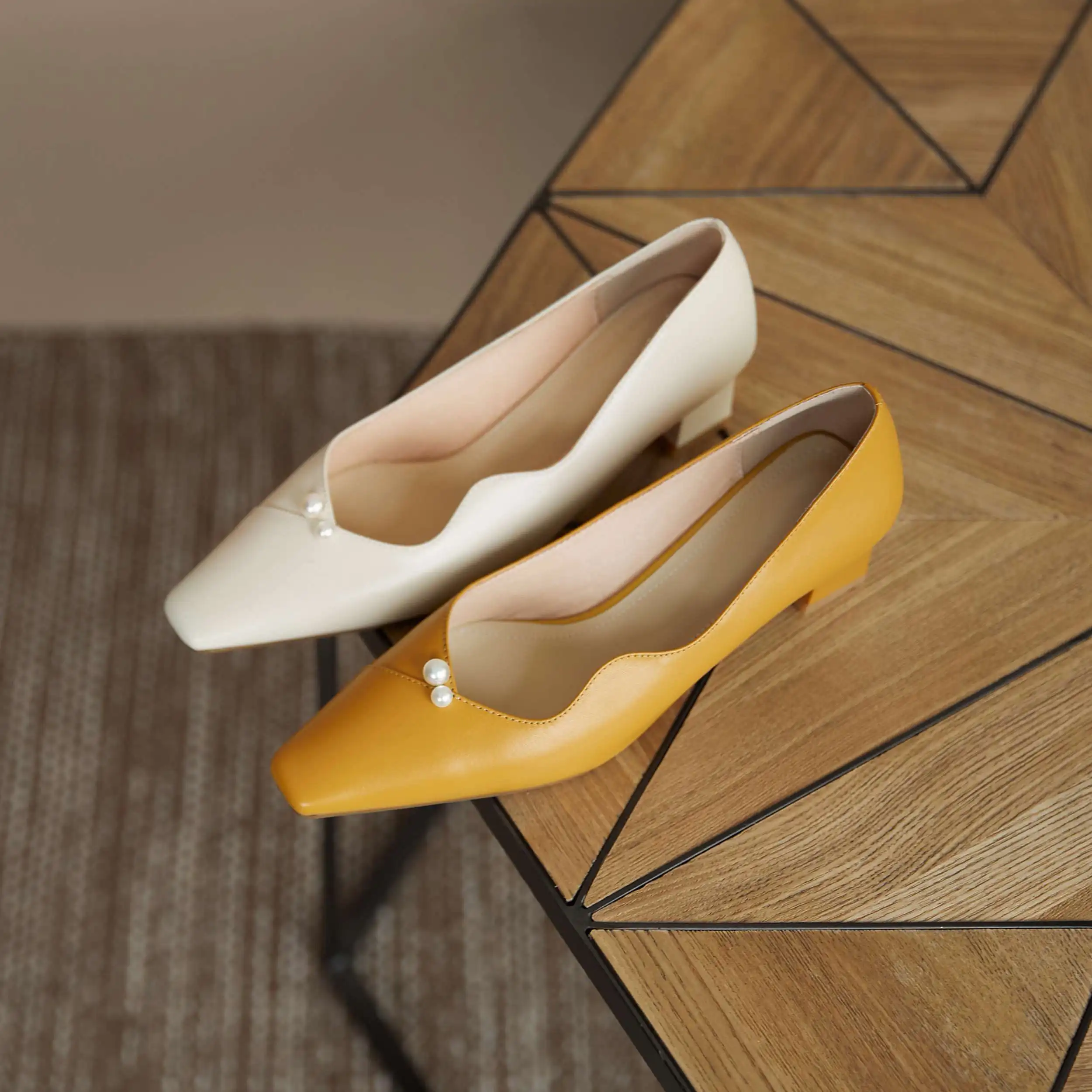 

Krazing pot 2021 spring new arrival genuine leather square toe med heel pearl decoration beauty girls charming women pumps L03