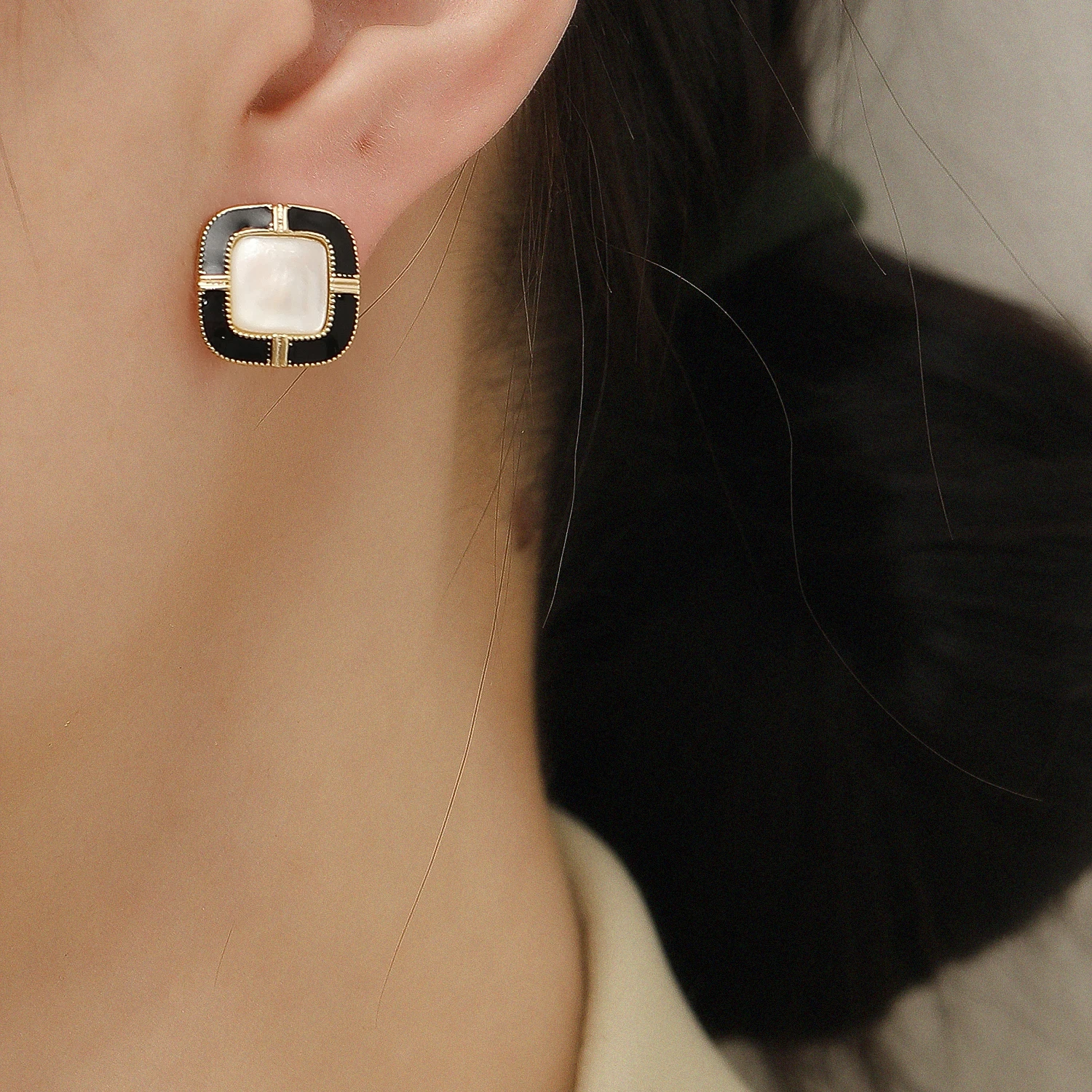 

Classic Retro Square Drop Glaze Shell Earrings 2021 Fashion Trend Temperament Elegant Minimalist Accessories For Women HYACINTH