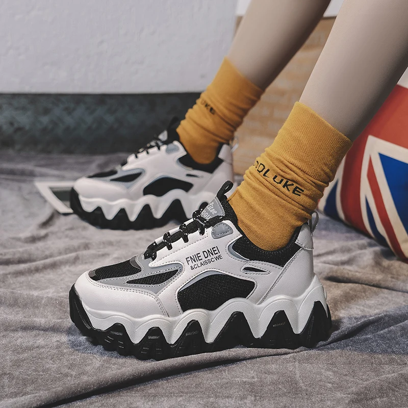 Женские кроссовки на платформе Fujin дышащие с круглым носком и шнуровкой разных