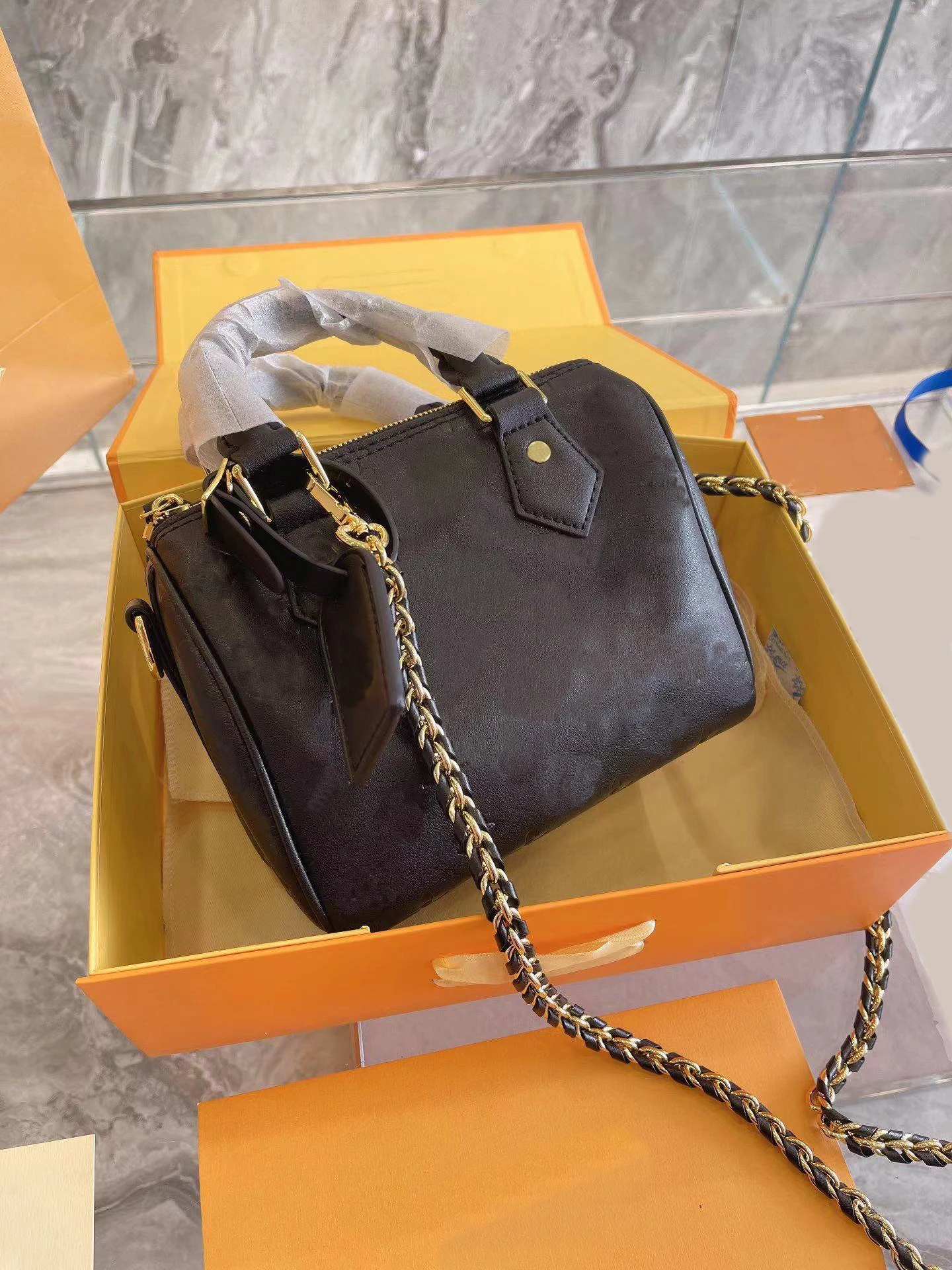 

Ladies' New High-quality Leather Handbags, Ladies' Classic Fashion Diagonal Bags-B2200