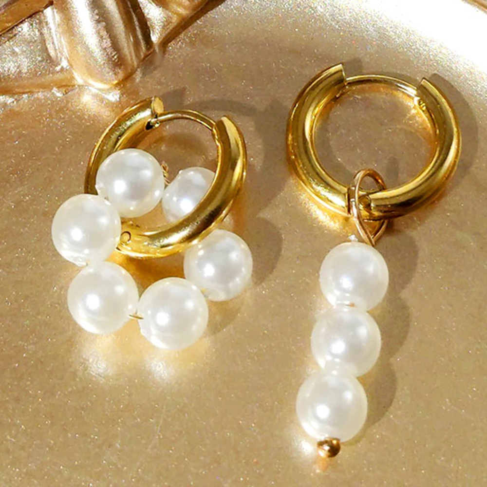 

Elegant White Pearl Asymmetry Earrings Stainless Steel Gold Color Metal Round Hoop Earrings For Women Fashion Bijoux Femme 2021